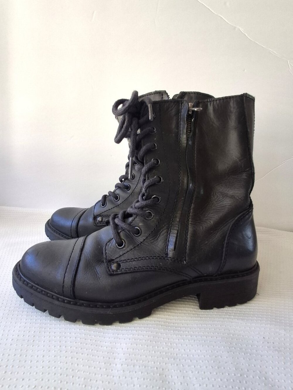 Artisan by ZiGi Rosaline Black Leather Combat Boots 8.5 M Double Zip Cap Toe